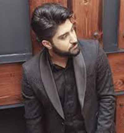 نوید زردی نگران مبا