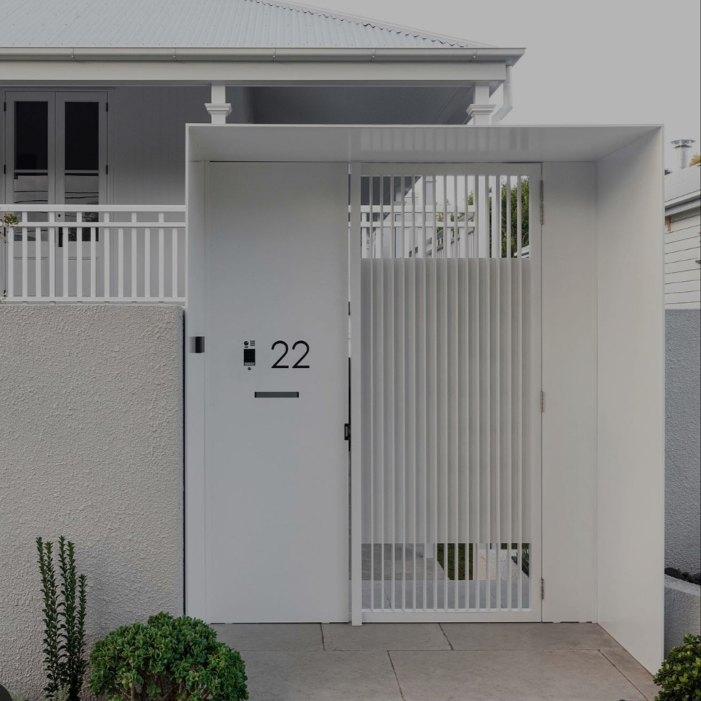  من رو رها نکن نرو بغضم رو وا نکن نرو پشتم رو تا نکن نرو