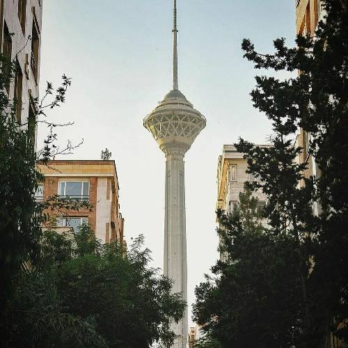  جوانم در جوانی پیرم اما خدا داند ز دنیا سیرم اما چنان من رو سیاهم