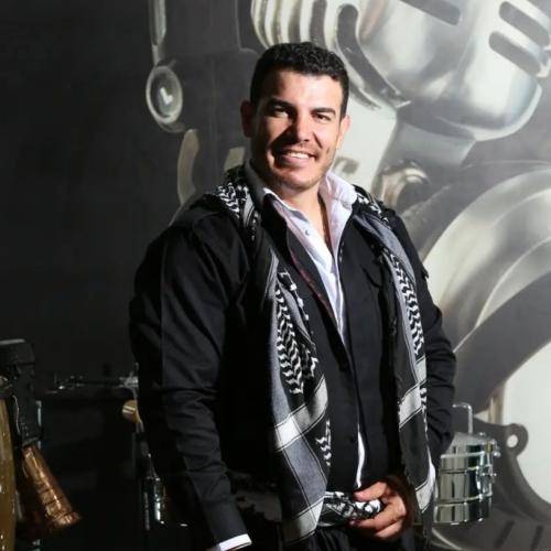 فرهاد فرهادی پرچمدار