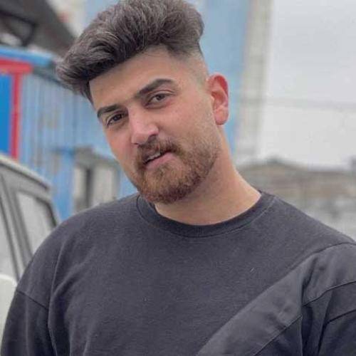 ماهان خادمی ته پرچم بالا دره بالاتر ورمه