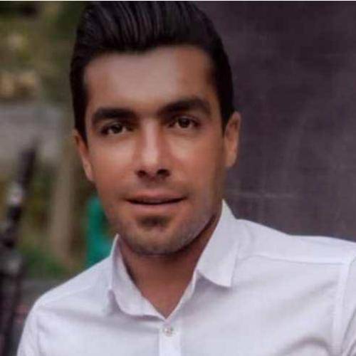 فرشید حکمتی زلفی زیه دسمال گل دار