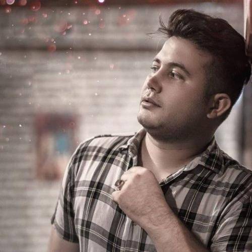 علی احمدیانی دربه درو خارم کرد و زندگی سیرم کرد