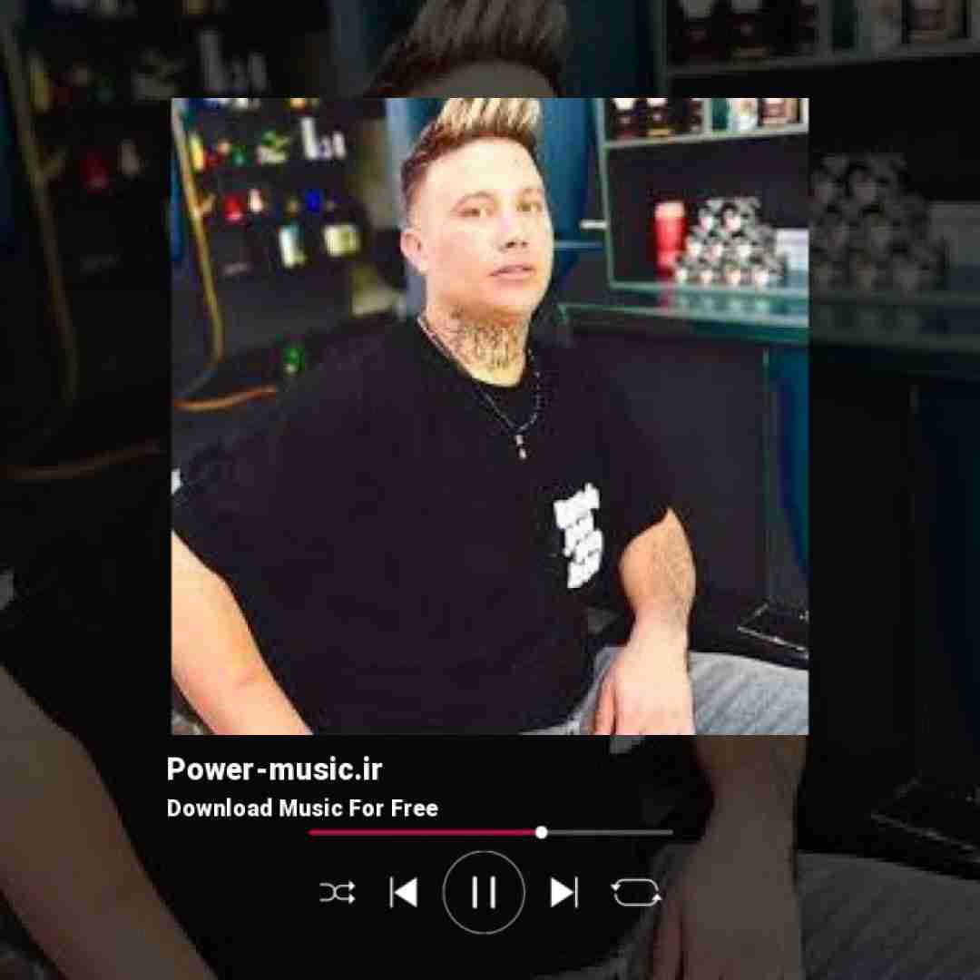 علی احمدیانی پشت میله چویل خیره