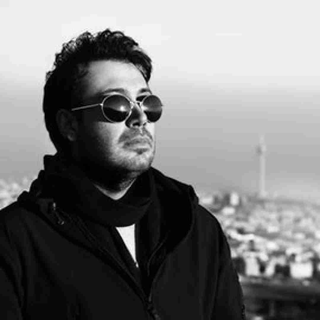 محسن چاوشی اما پسر شدم که تو را آرزو کنم