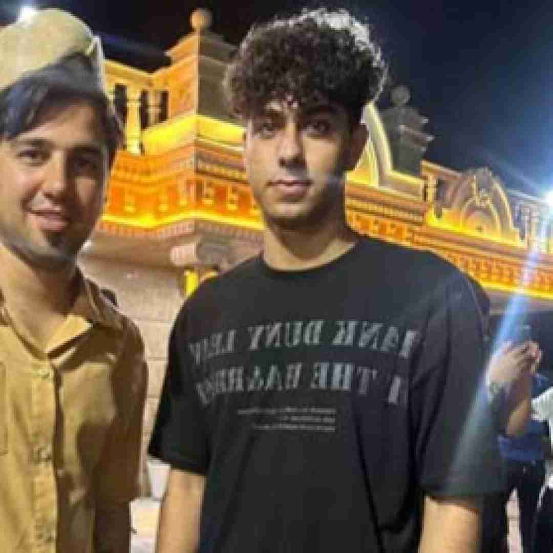 اشکان پناهی سر نماز گوتم خدا