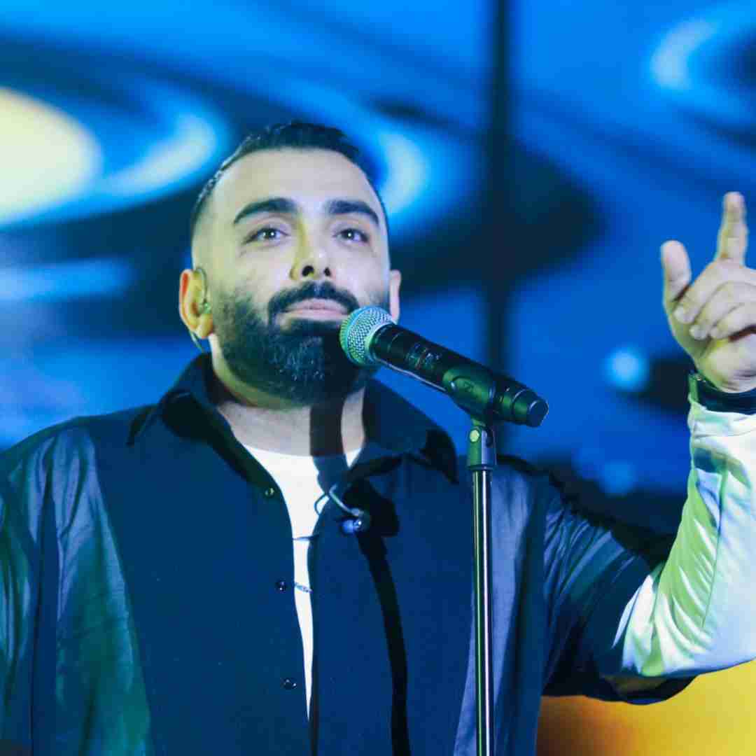 مسعود صادقلو پا به پام بچرخ زیر نور ماه سرتو بذار روی شونه هام