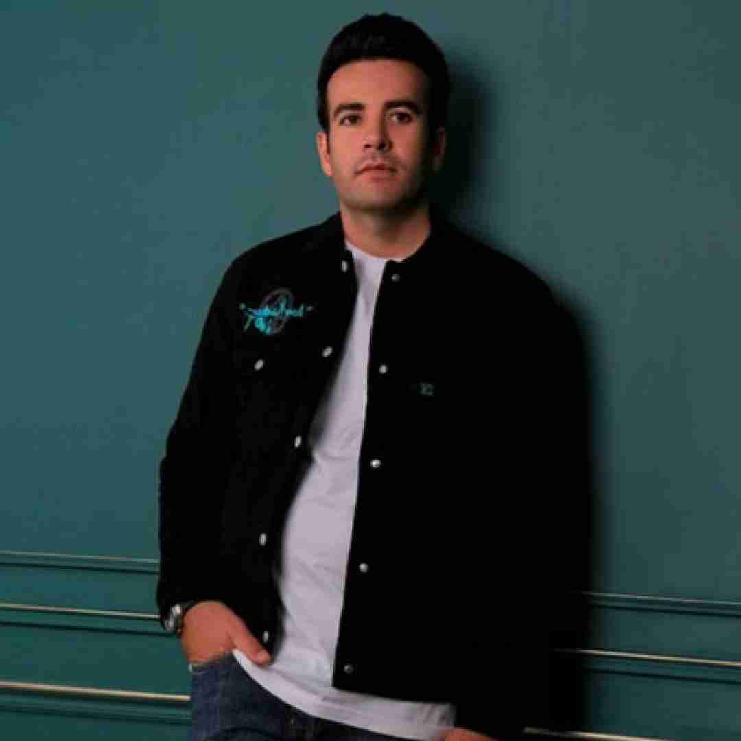 بهنام دولت همه فکرم شده عشقت