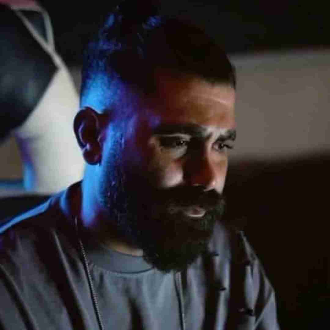 نیما گلنژاد بین مره در بورین این شهر بوی غم دارنه