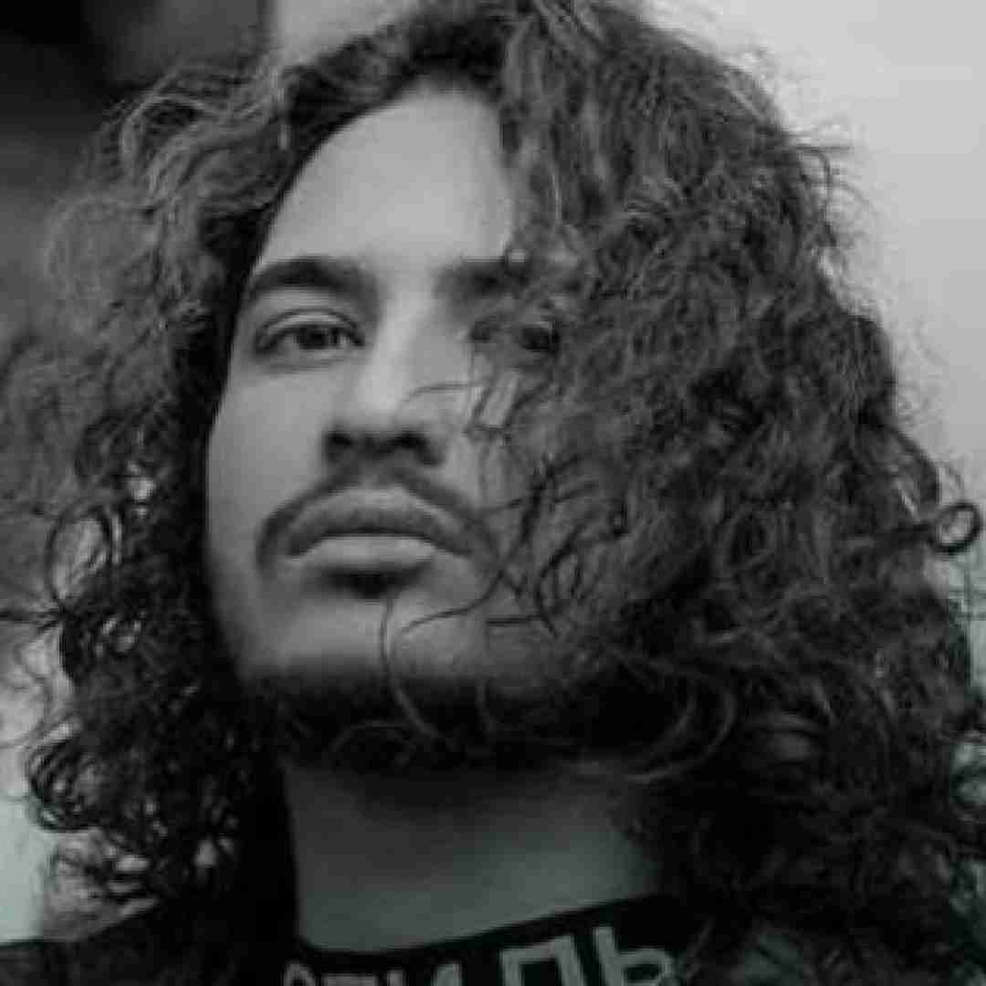 نیواد بیا بزن و بریز و بپاش تو منه متروکه رو از نو بساز