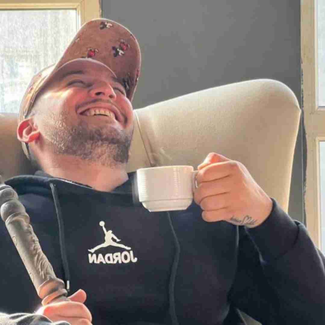 هومن آدینه مه او اشکسه بالم که دارم شوق پرواز