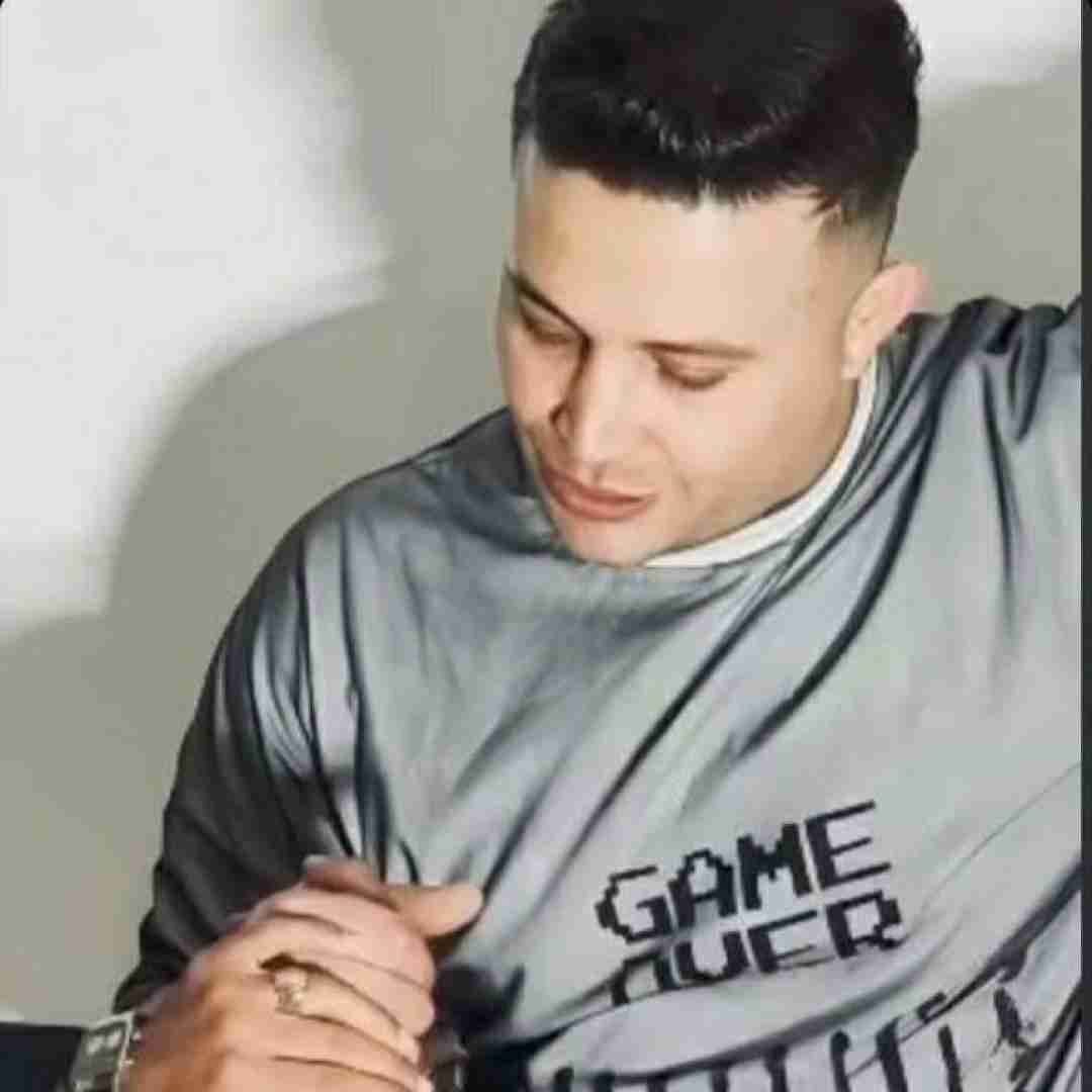 علی احمدیانی ببین منه خارم نکو با غریبه سر خم نشو