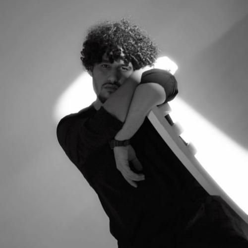 امیر ماهان تو فرق میکنی