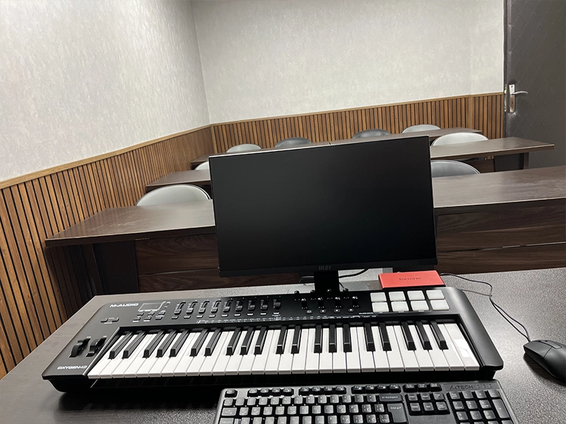 تصاویری از آگادمی آوای آرتا 1