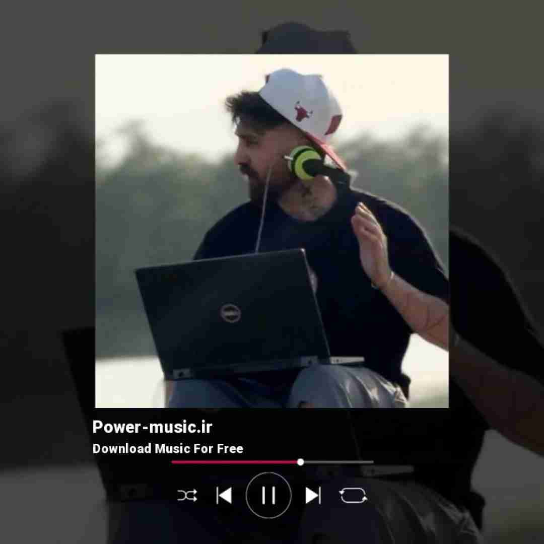 ماهان خادمی پس دکن مانتو زرشکی با چشم ابروی مشکی