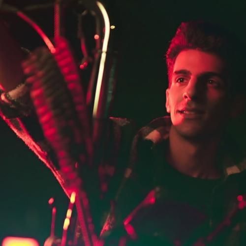 علی کاظمی بعضیا فکر میکنن عاشقی بچه بازیه