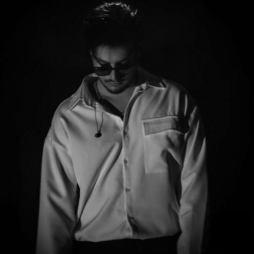 مانی تا رو لبام خنده نشست یه صدایی گفت بم